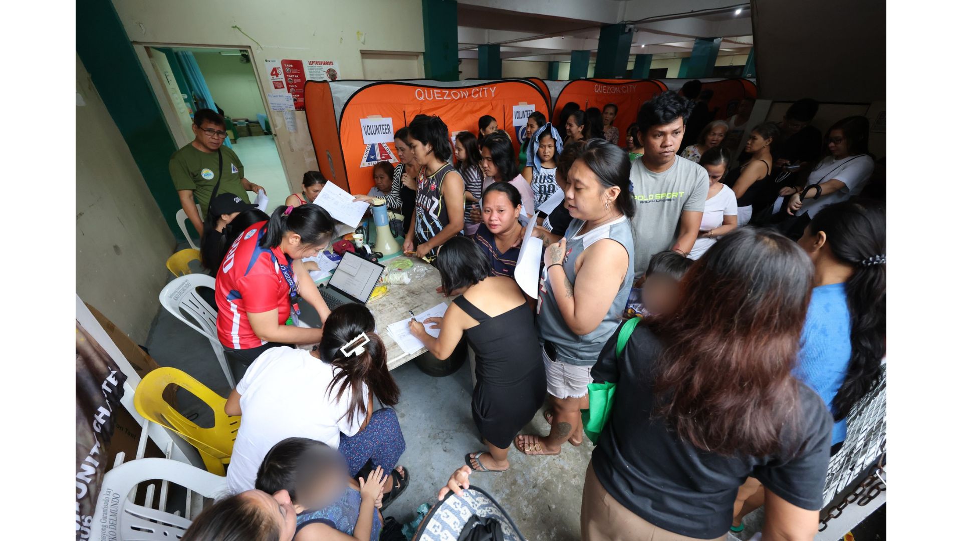 Mahigit 800 pamilya inilikas sa Quezon City