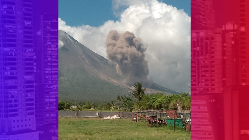Bulkang Mayon, muling nagbuga ng abo ngayong hapon
