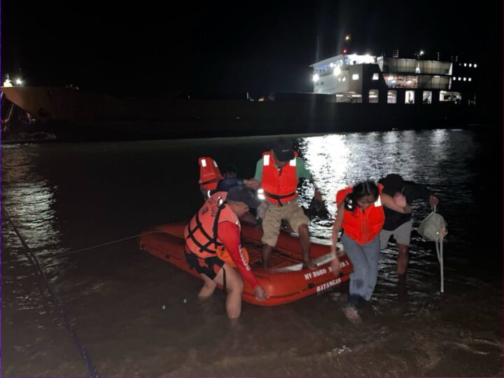 RoRo Vessel sumadsad sa baybayin sa Occidental Mindoro