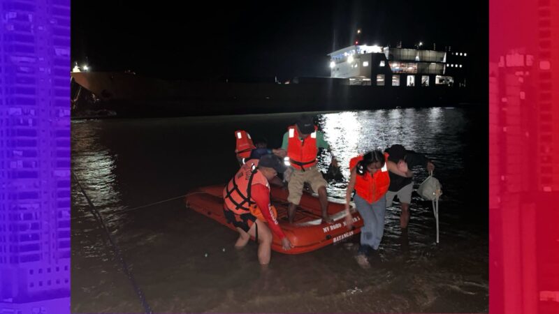 RoRo Vessel sumadsad sa baybayin sa Occidental Mindoro